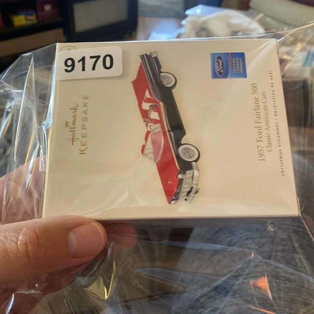 Hallmark 2007 Keepsake 1957 FORD FAIRLANE 500 Classic American Cars Ornament